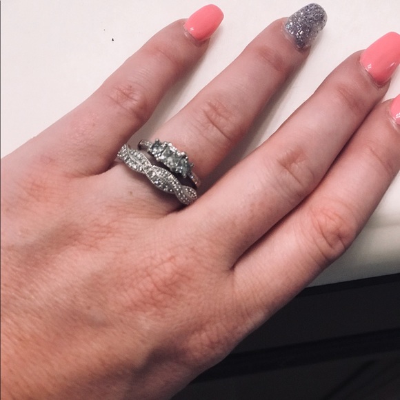 Vera Wang Diamond Twist Engagement Ring - Picture 4 of 6